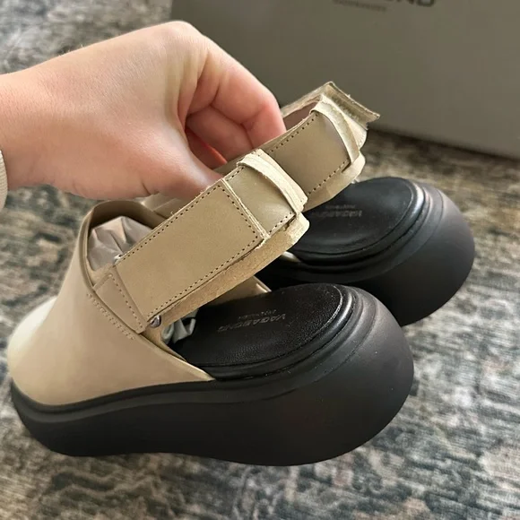 Vagabond Tan and Black Clogs - Picture 6 of 11